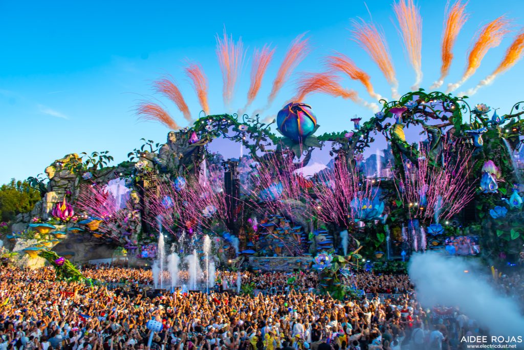 Tomorrowland W2